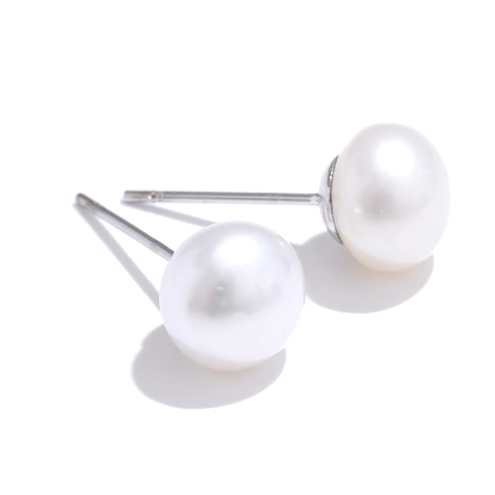 Clous d'oreilles en perles, argentés, 8 mm, sur fond clair – Charmhabit