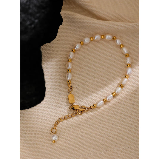 Detail des Perlenarmbands mit Kugeln und Verlängerungskette – Charmhabit