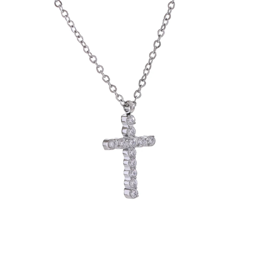 Collier avec croix en zircon, argenté – Charmhabit