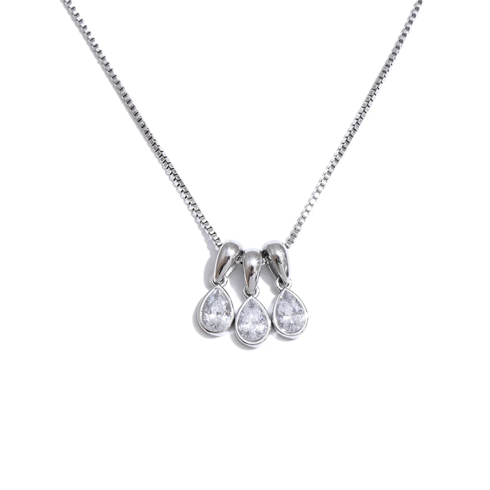 Collier avec breloques en forme de goutte ornées de zircons, argenté – Charmhabit