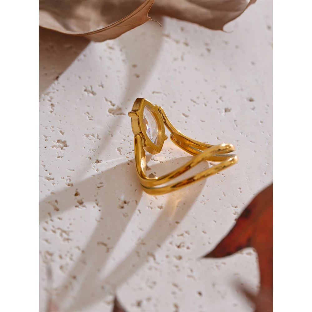 Ring mit Marquise-Zirkonia, Stimmungsbild – Charmhabit