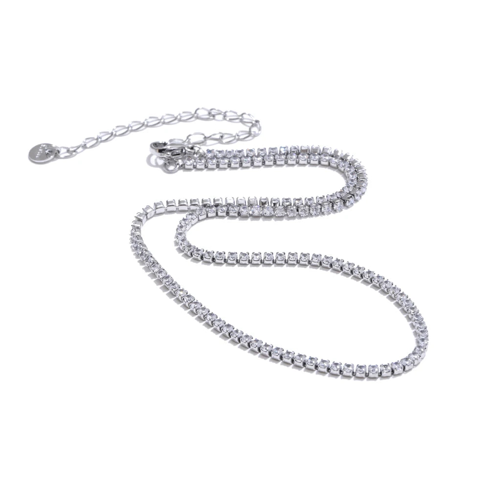 Collier à maillons avec zircons brillants, argenté – Charmhabit