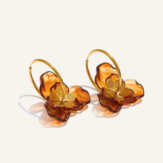 Resin flower hoop earrings, amber, on a light background – Charmhabit