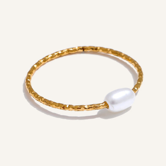 Delicate pearl ring, gold tone, on a light background – Charmhabit