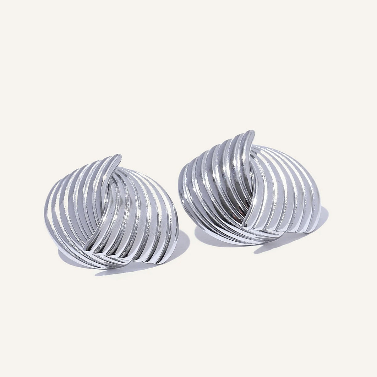 Stud earrings with ribbed loops in silver tone, on a light background – Charmhabit