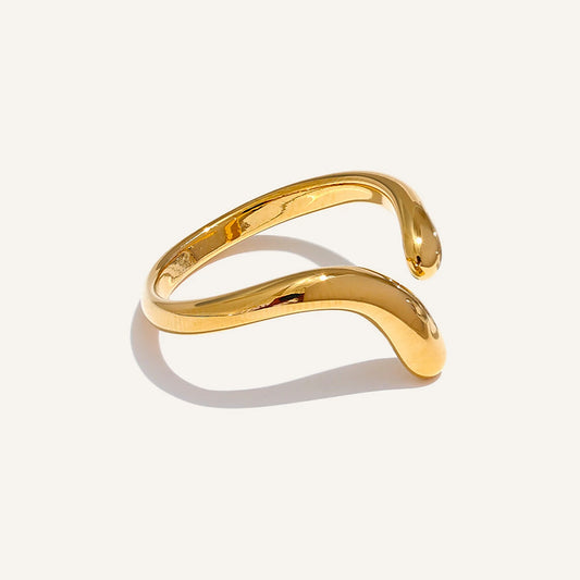 Open wave ring, gold tone, on a light background – Charmhabit