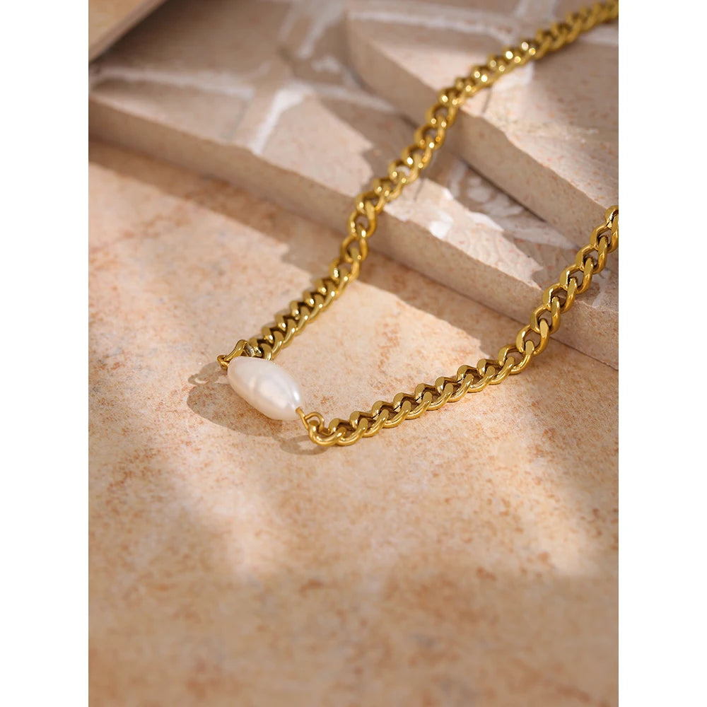 Curb chain necklace with pearl, styled shot – Charmhabit
