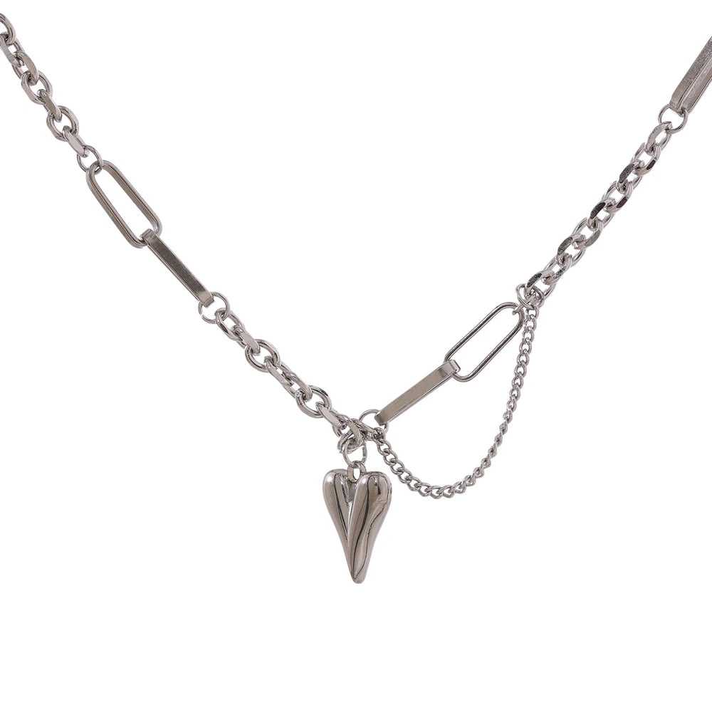 Zilverkleurige hartketting met twee soorten schakels