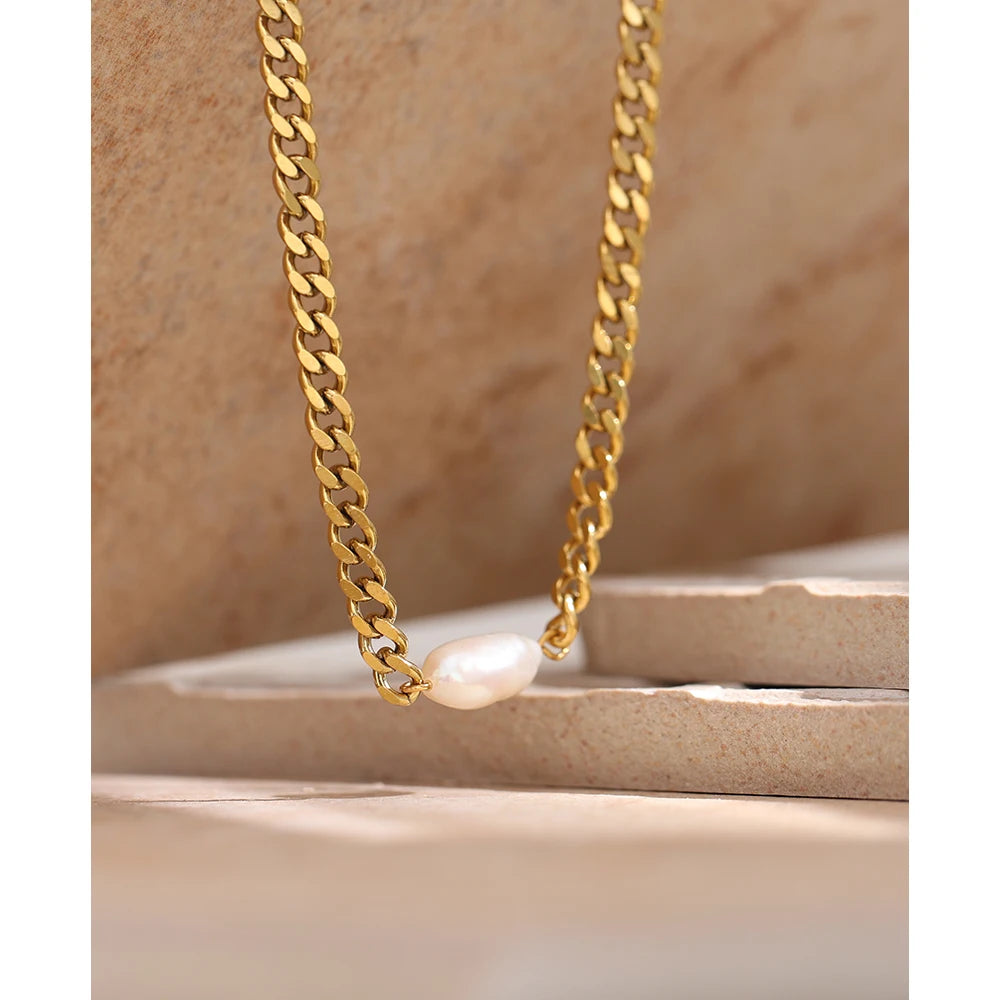 Curb chain necklace with pearl, styled shot – Charmhabit