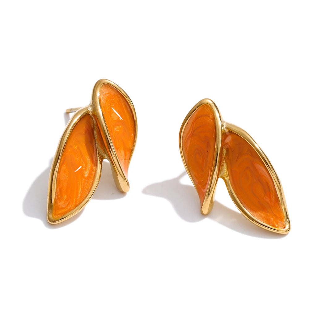 Oorknopjes met emaille blaadjes, oranje – Charmhabit