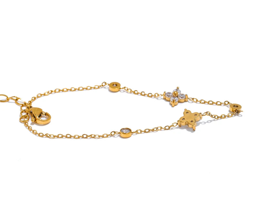 Detail des Armbands mit Zirkonia-Blüten, goldfarben – Charmhabit