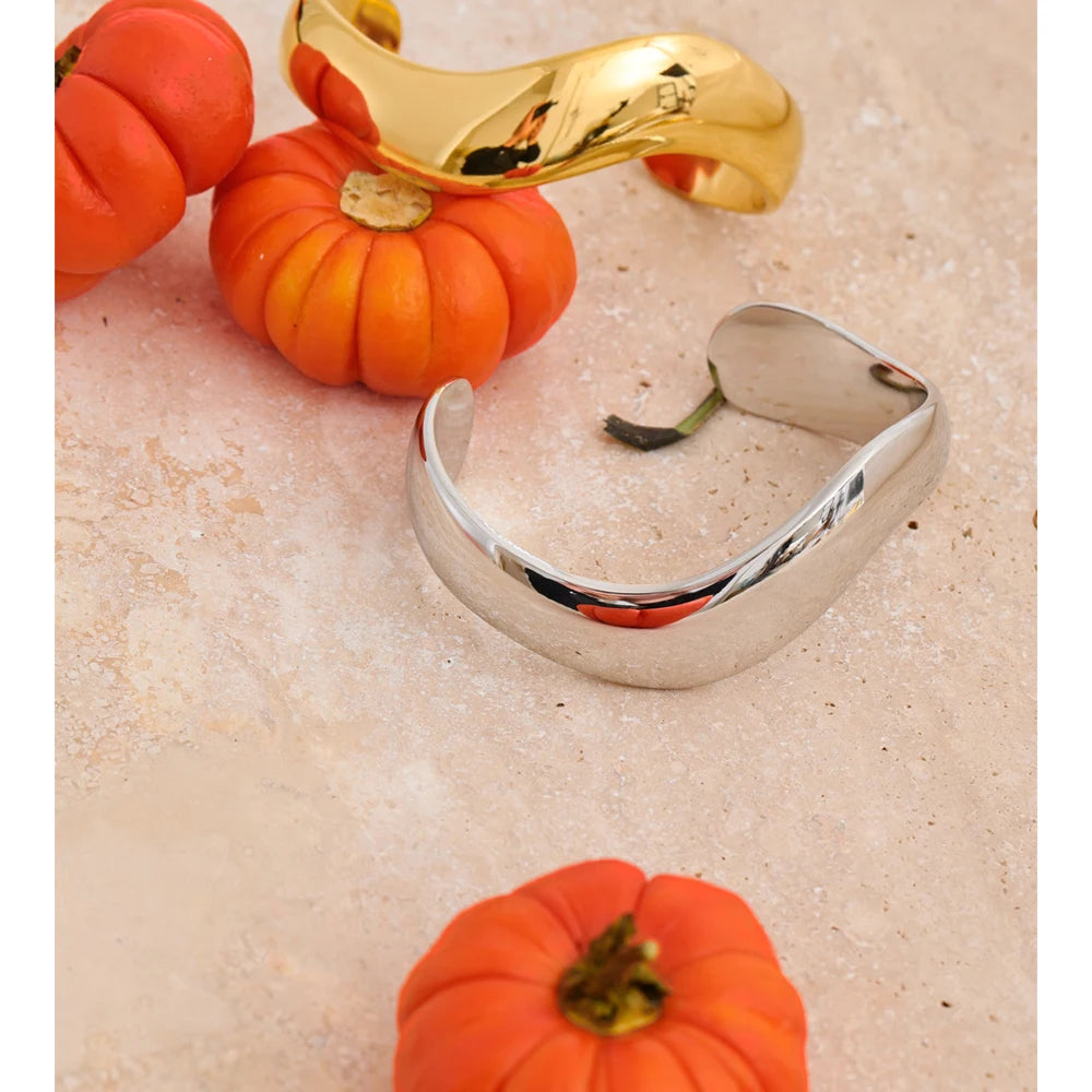 Glatte offene Manschette, Gold und Silber, Stimmungsbild – Charmhabit