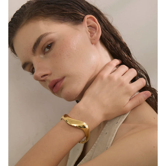 Smooth open cuff bracelet, worn with a hand at the neck – Charmhabit