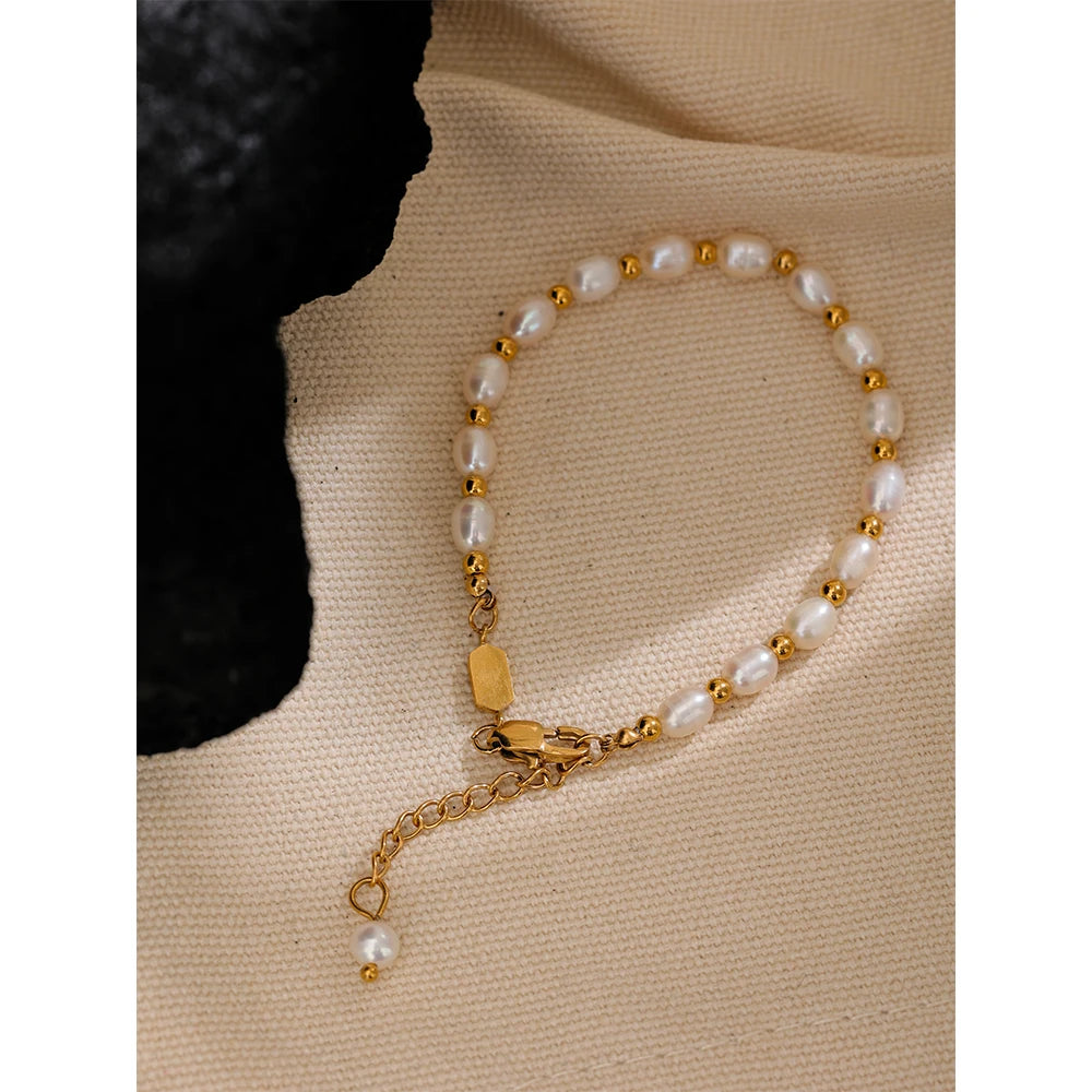Detail des Perlenarmbands mit Kugeln und Verlängerungskette – Charmhabit