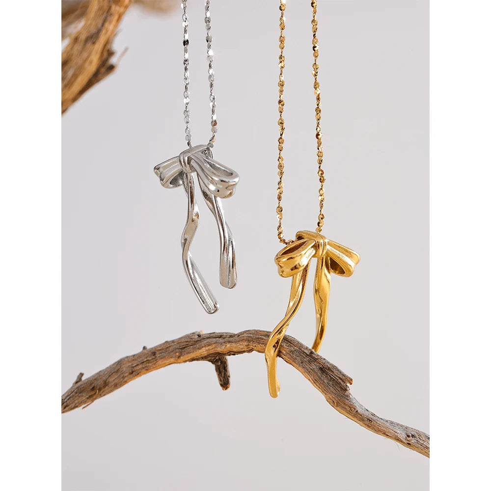 Schleifenhalskette, gold- und silberfarben, Stimmungsbild – Charmhabit