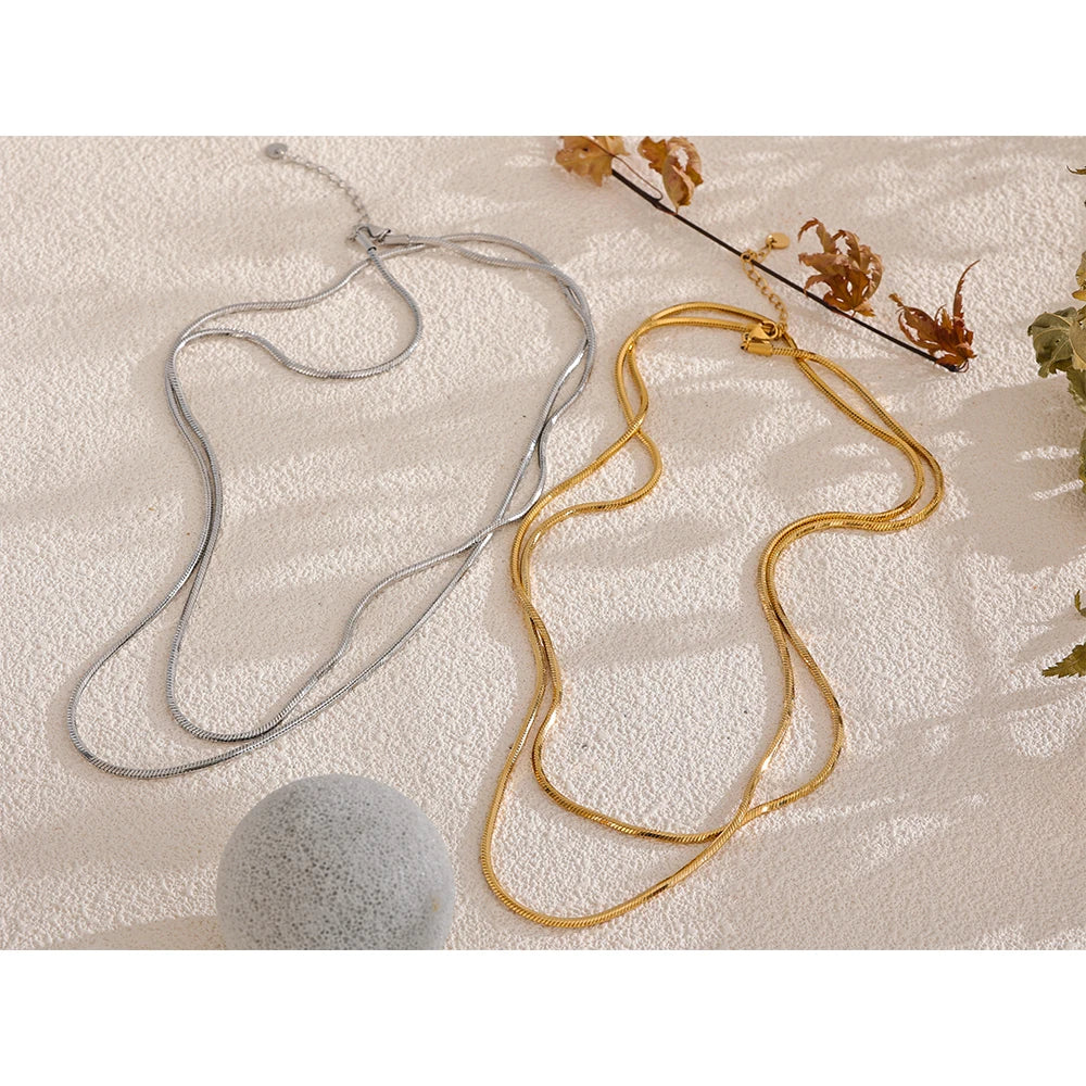 Long collier à maillons scintillants, photo d'ambiance – Charmhabit