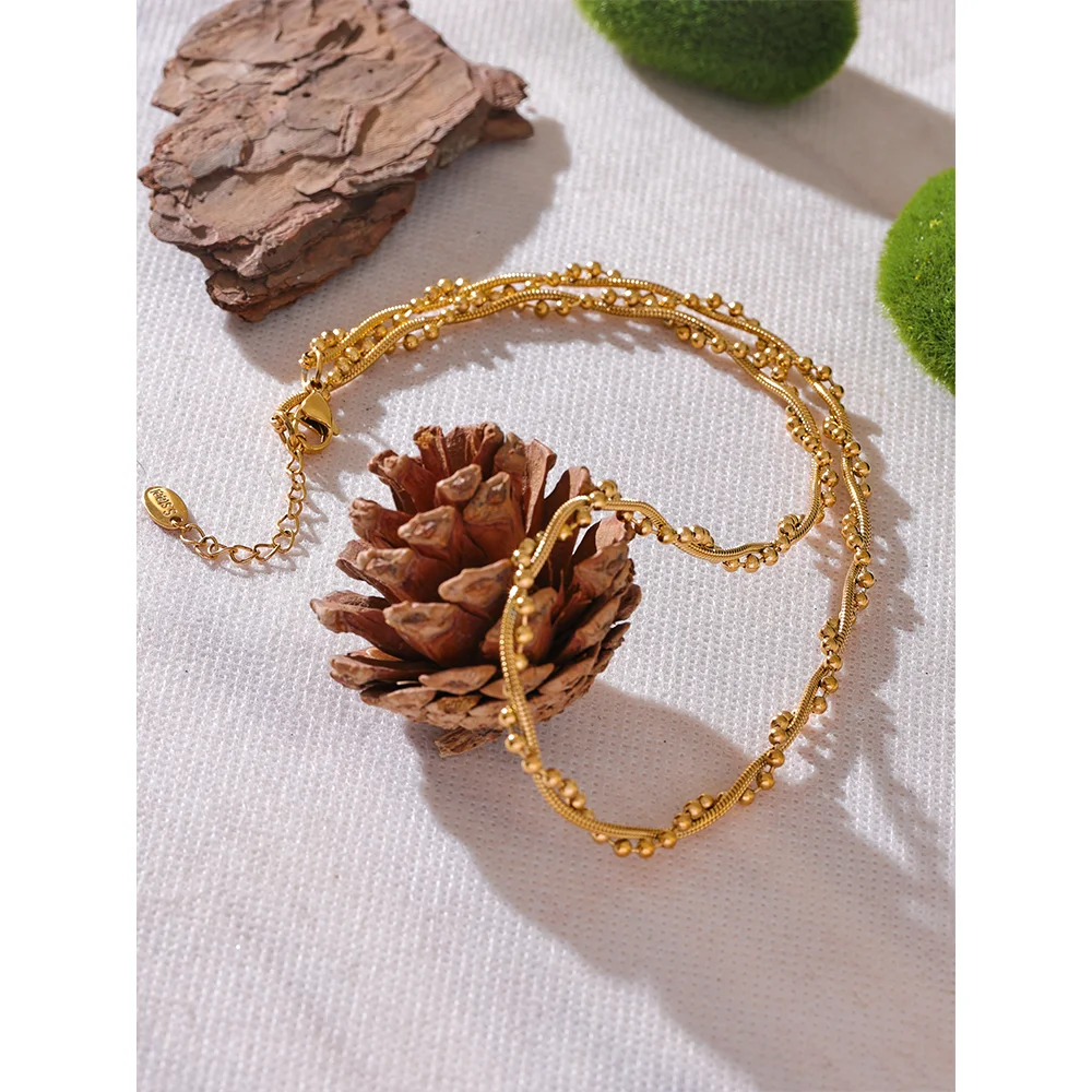 Gedraaide ketting met bolletjes, goud, met een dennenappel – Charmhabit