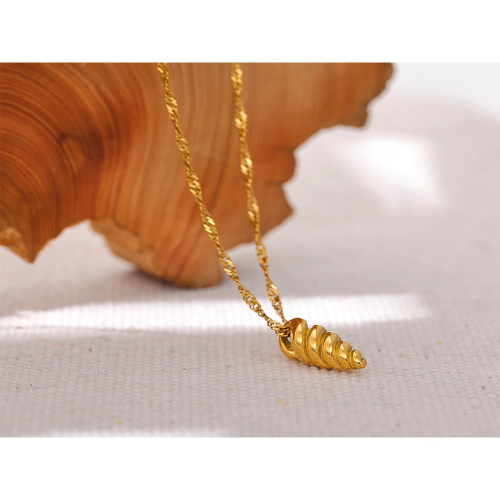 Kette mit Muschelanhänger, Stimmungsbild – Charmhabit