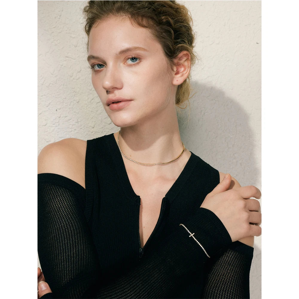 Collier à maillons avec zircons brillants, porté – Charmhabit