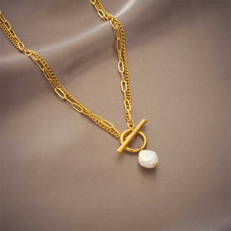 Detail der Doppelkette mit T-Verschluss und Perlenanhänger – Charmhabit