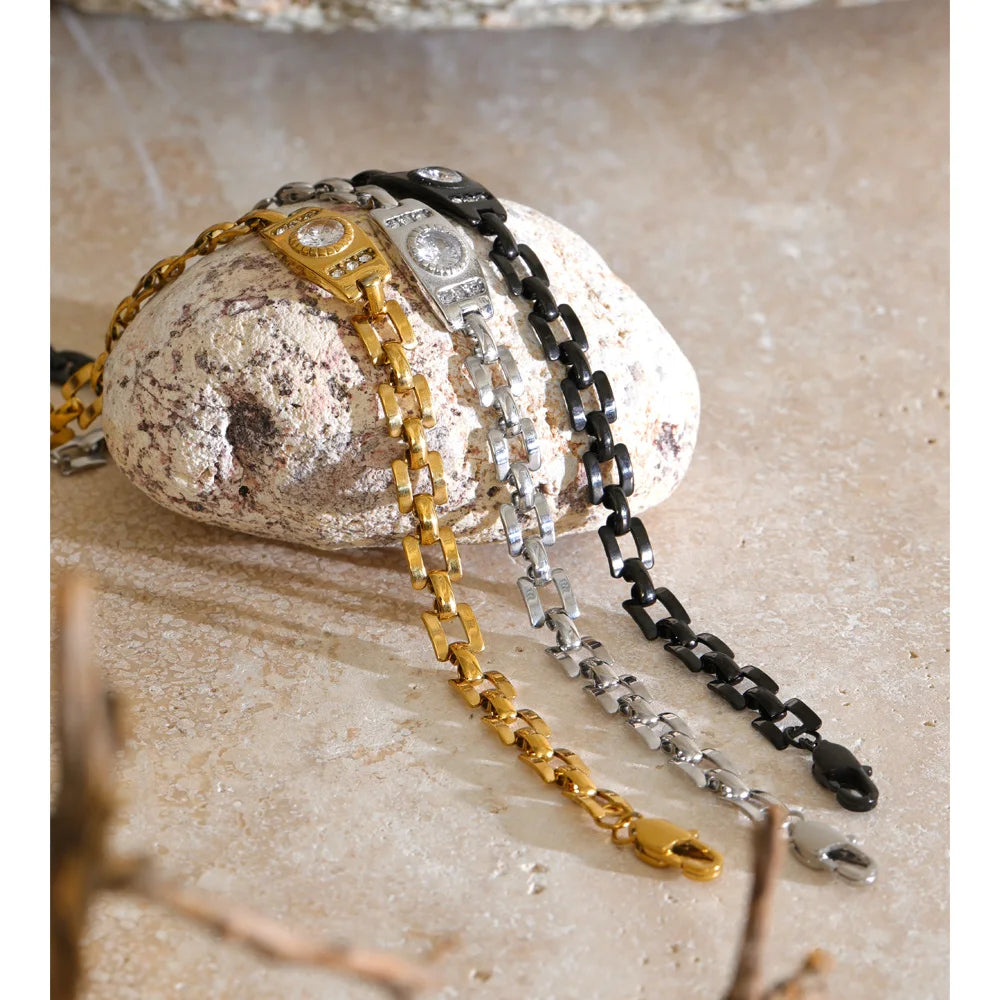 Bracelet à maillons avec zircon, trois coloris, photo d’ambiance – Charmhabit