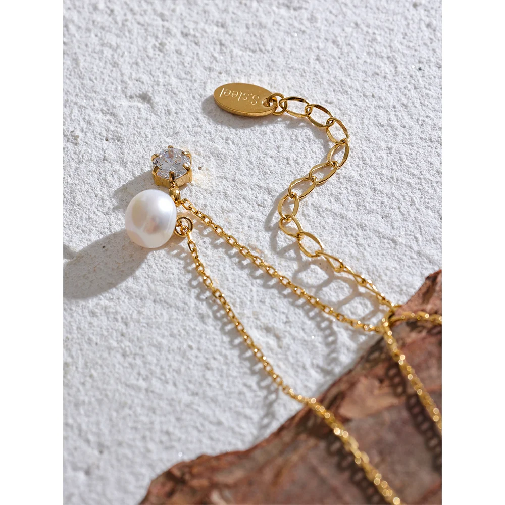 Collier avec pendentif perle et zircon, photo d'ambiance – Charmhabit