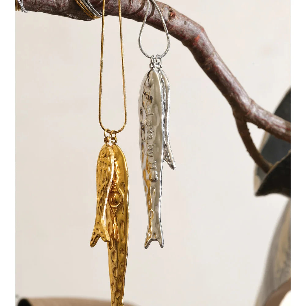 Lange ketting met vishanger sfeerfoto – Charmhabit