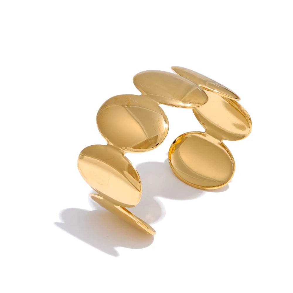 Smooth wide cuff bracelet, gold – Charmhabit