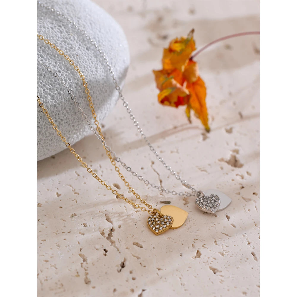 Collier double avec cœurs et zircon, photo d'ambiance – Charmhabit