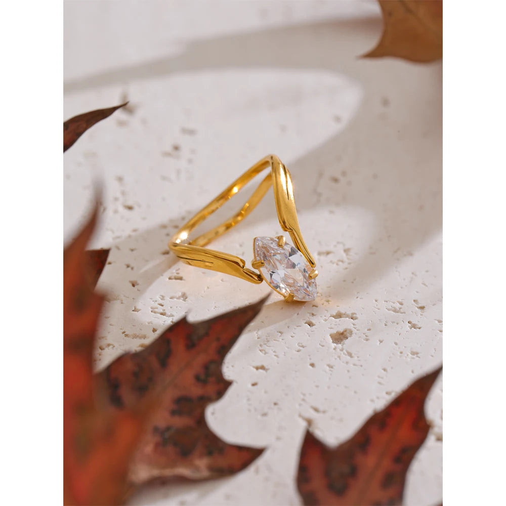 Ring mit Marquise-Zirkonia, Stimmungsbild – Charmhabit