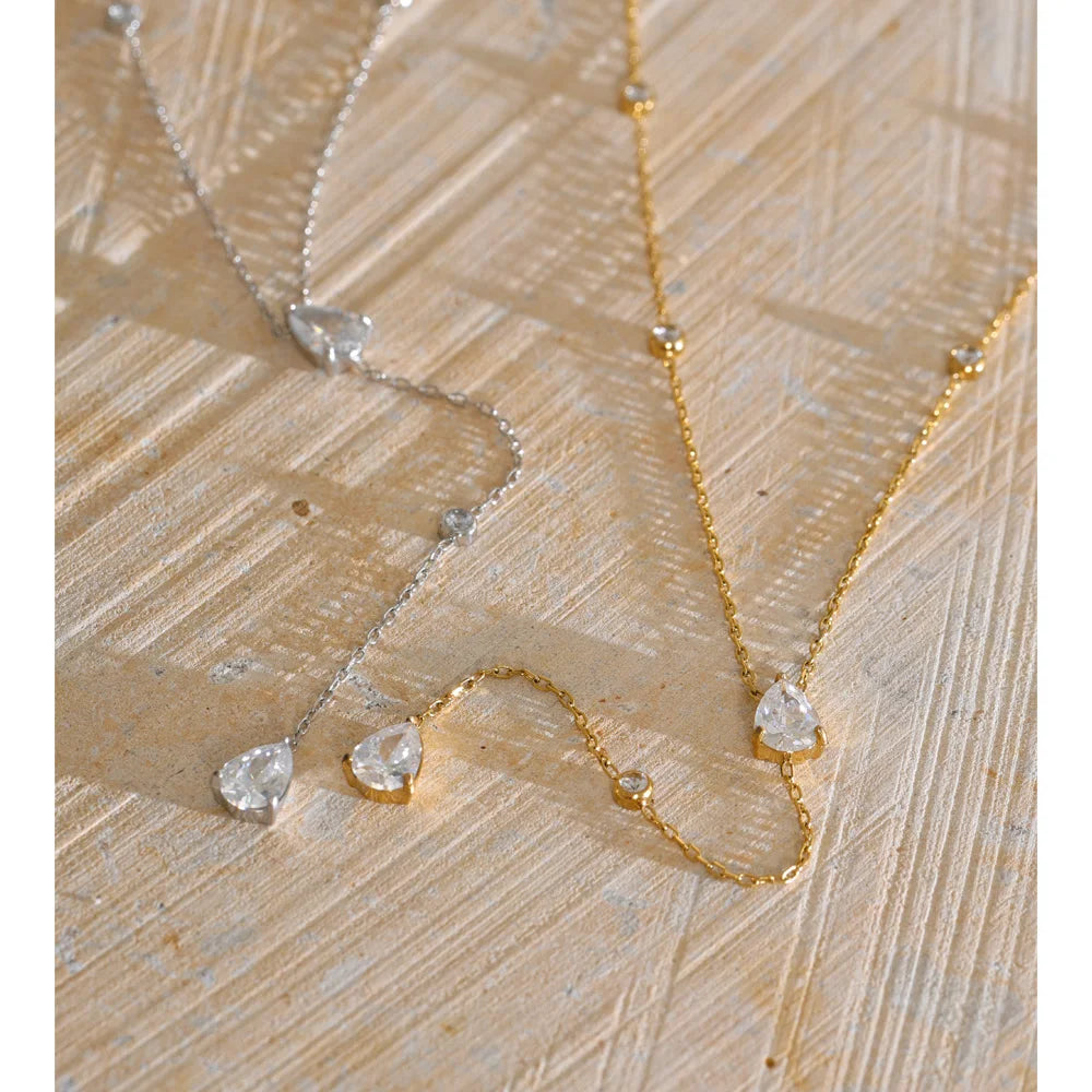Y-necklace with drop pendant, gold and silver tone, close-up on stone – Charmhabit