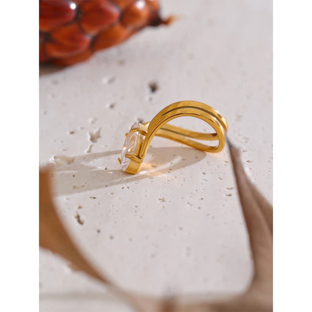 Ring mit Marquise-Zirkonia, Stimmungsbild – Charmhabit