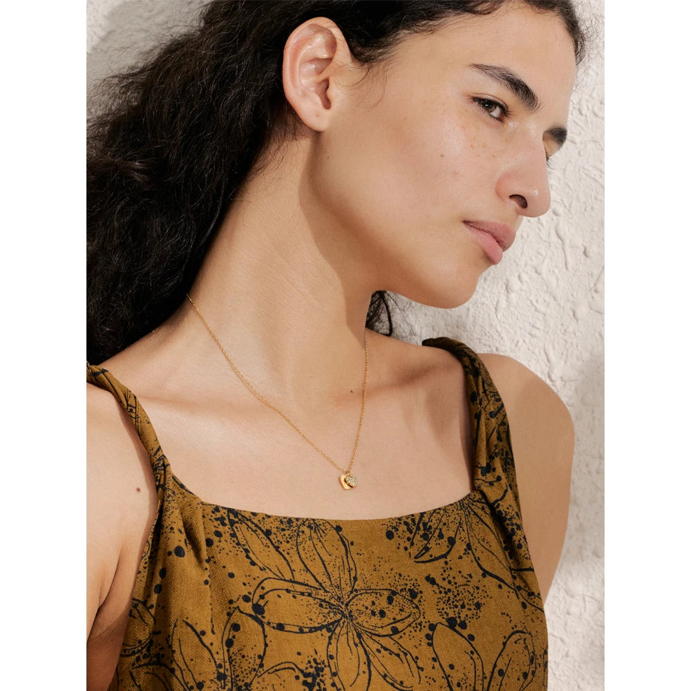 Collier double avec cœurs et zircon porté – Charmhabit