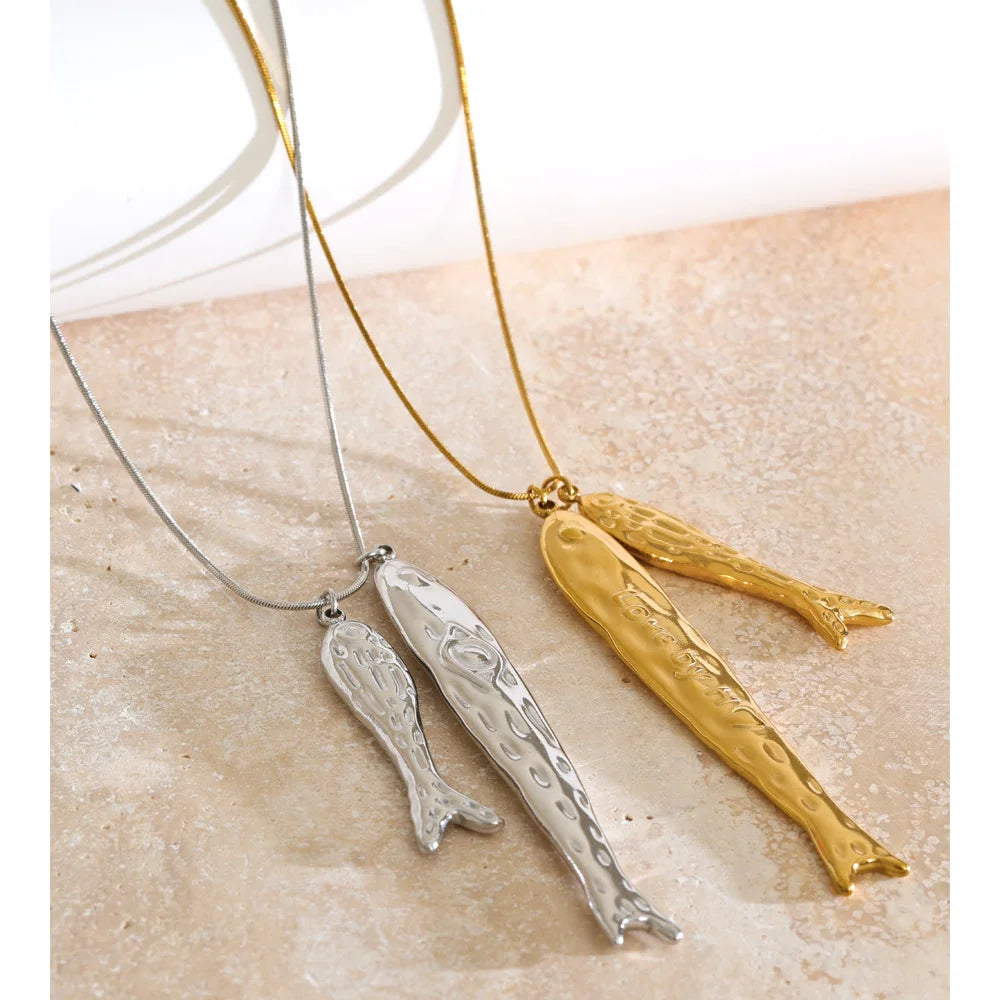 Lange ketting met vishanger sfeerfoto – Charmhabit