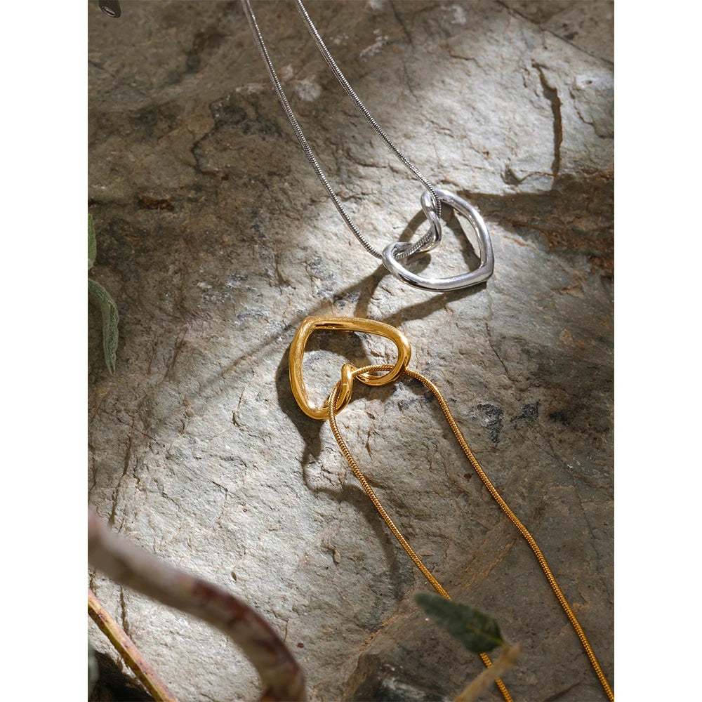 Necklace with open heart, gold and silver tone, close-up on stone – Charmhabit