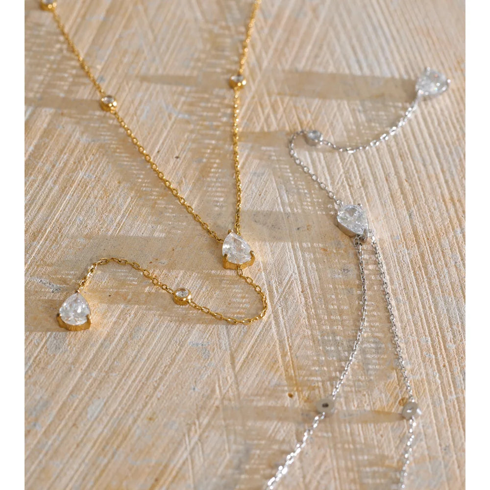 Y-necklace with drop pendant, gold and silver tone, close-up on stone – Charmhabit