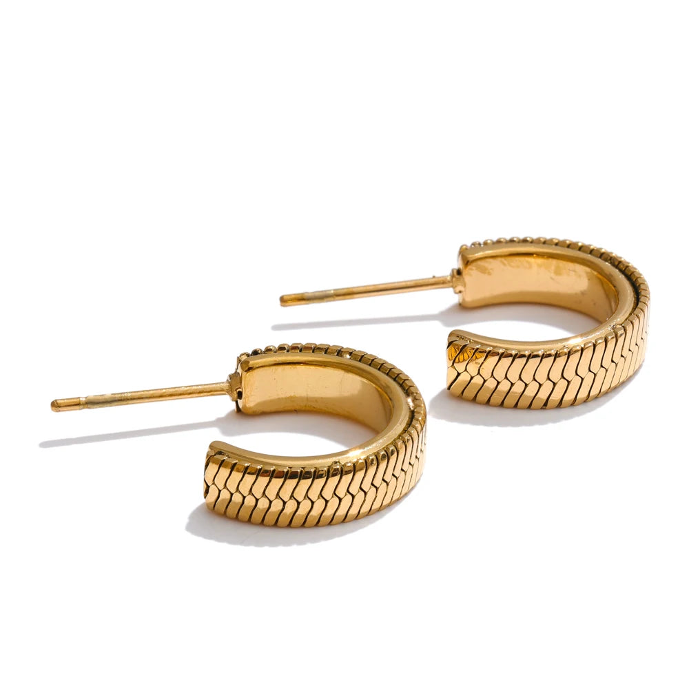 Herringbone C hoop earrings, gold – Charmhabit