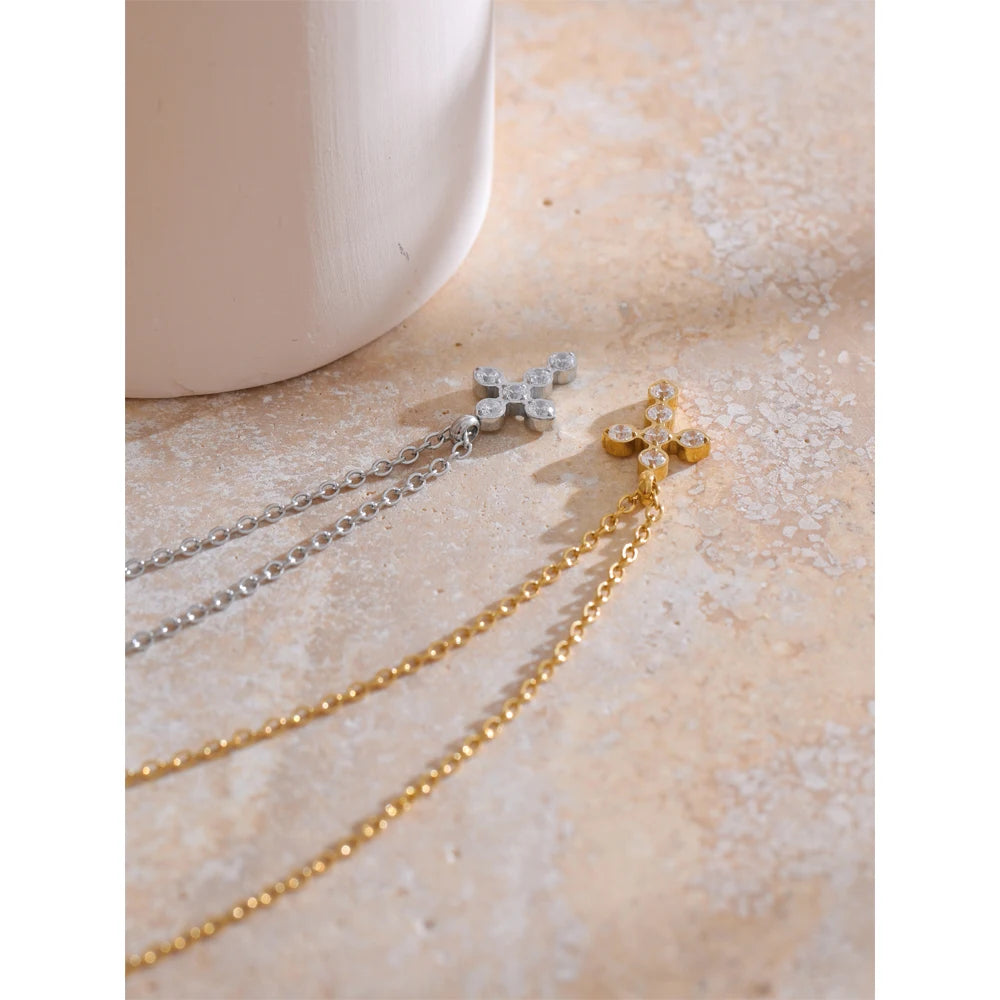Necklace with cross and zirconia, gold and silver tone, on stone – Charmhabit