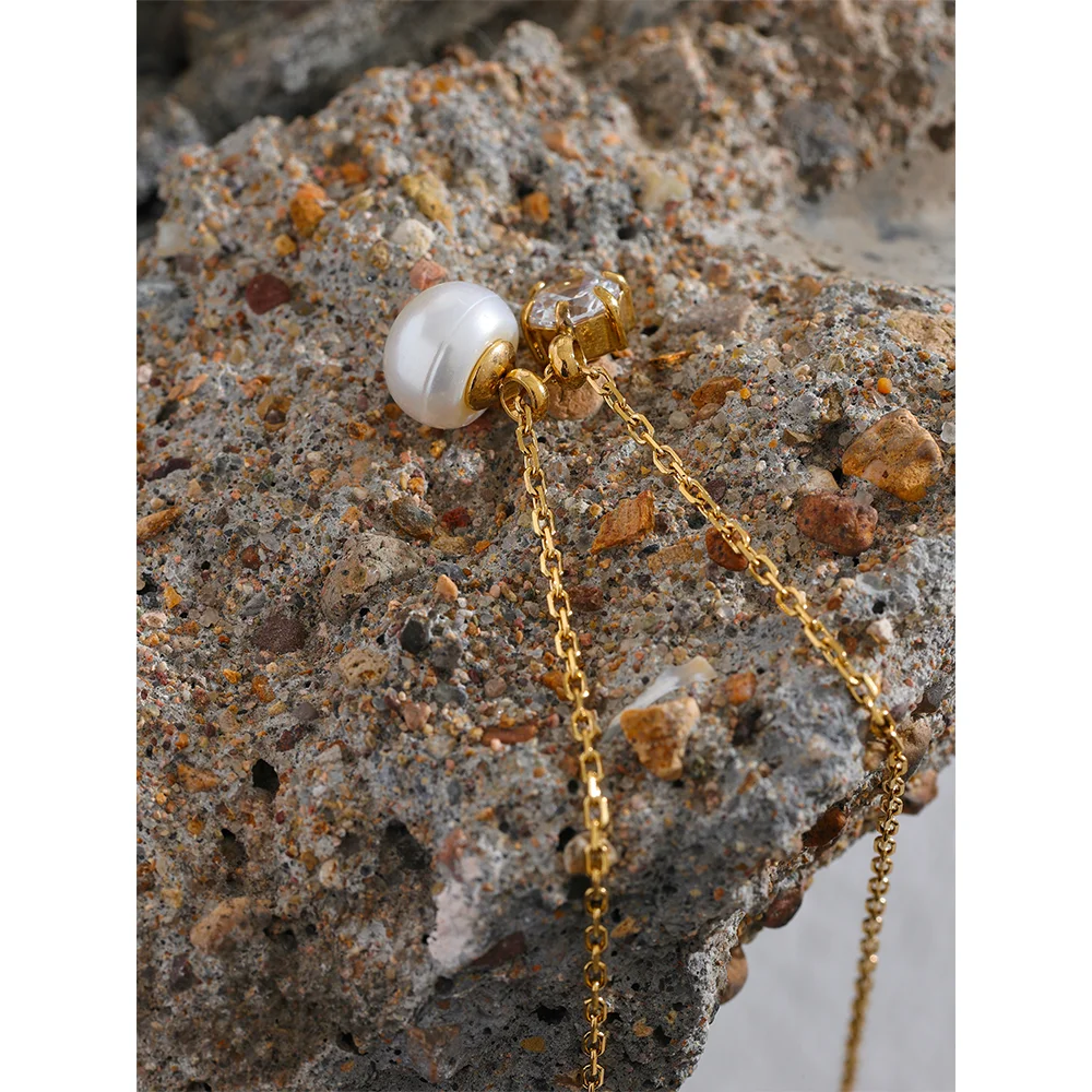 Collier avec pendentif perle et zircon, photo d'ambiance – Charmhabit