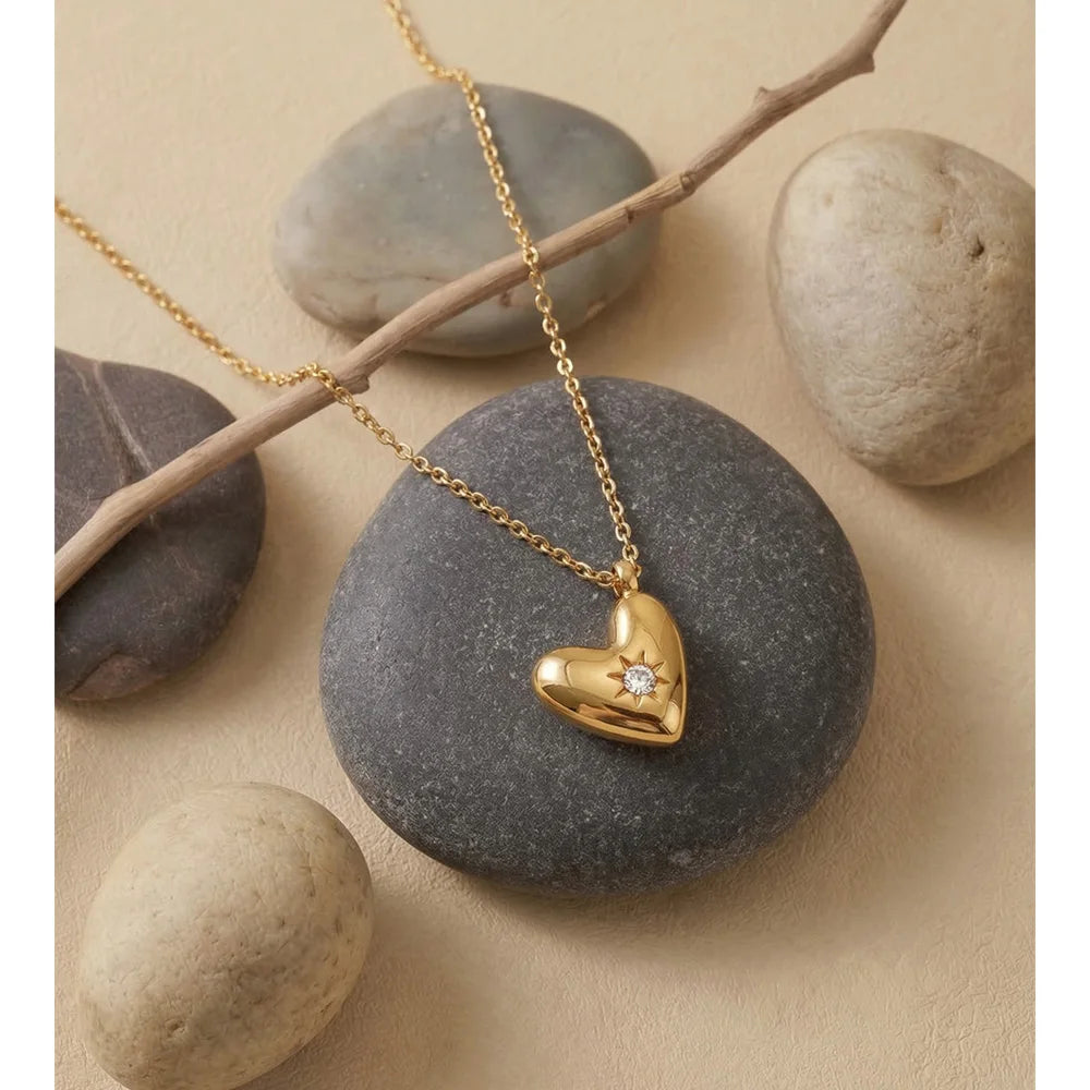 Ketting met gebold hartje sfeerfoto – Charmhabit