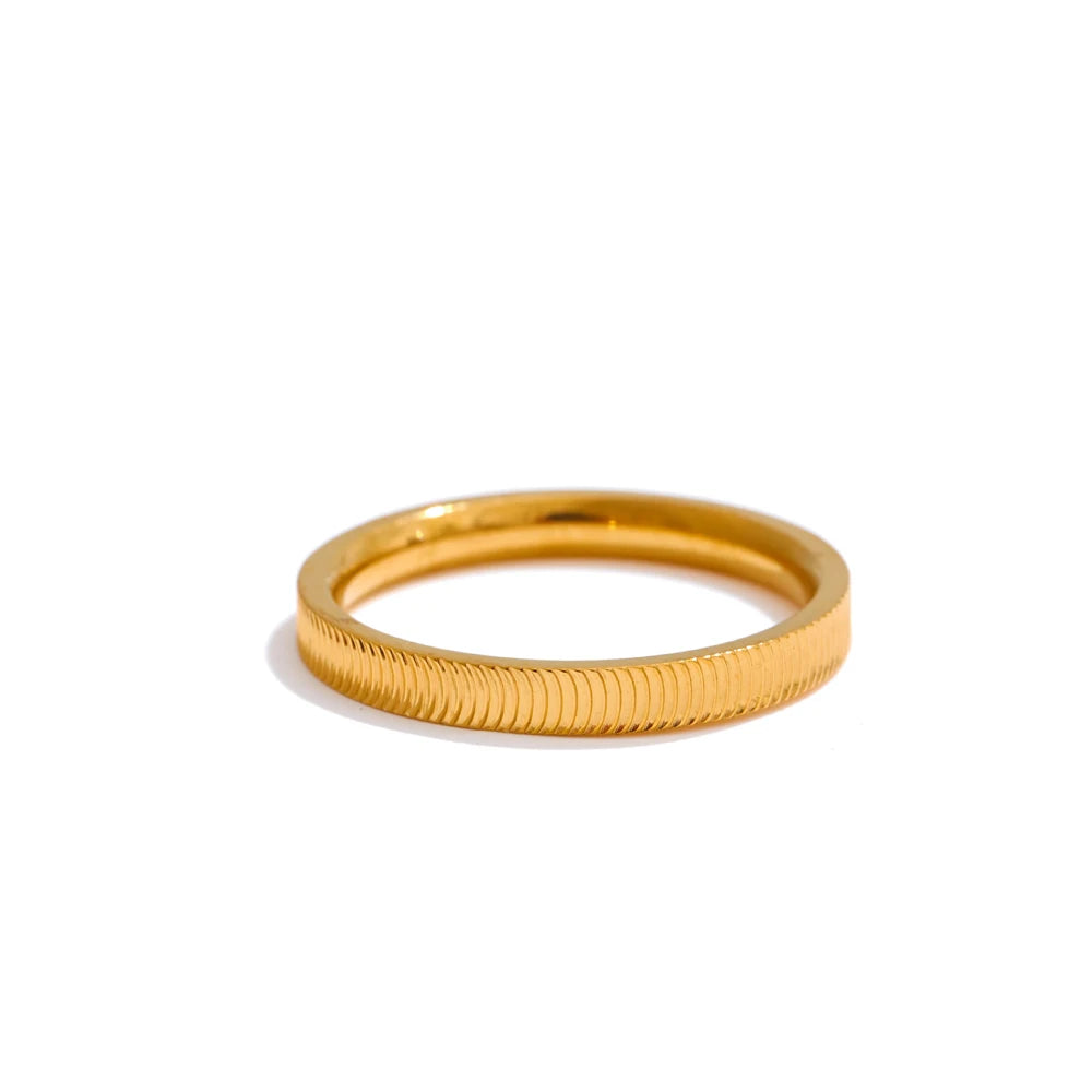 Glatter Ring mit feinen Rillen, Gold – Charmhabit