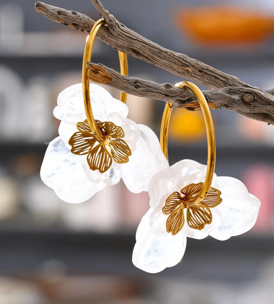 Resin flower hoop earrings with a clear resin flower on a branch – Charmhabit