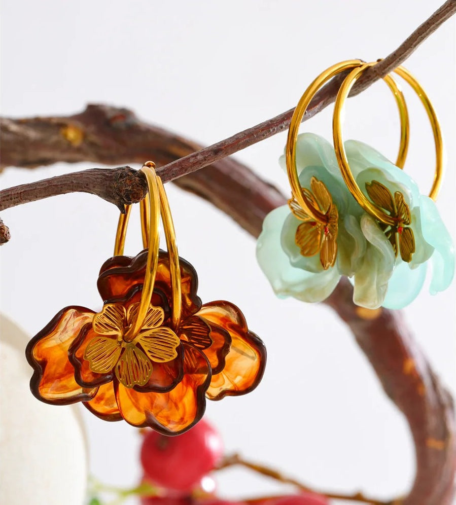 Resin flower hoop earrings with amber and mint flowers on a branch – Charmhabit