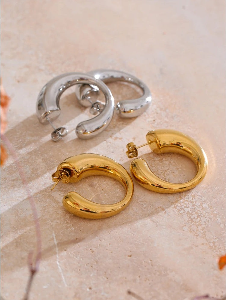 Chunky C-shaped hoop earrings in gold tone with autumn leaves – Charmhabit