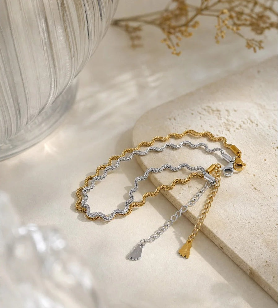 Bracelet de cheville à chaîne torsadée en versions dorées et argentées – Charmhabit