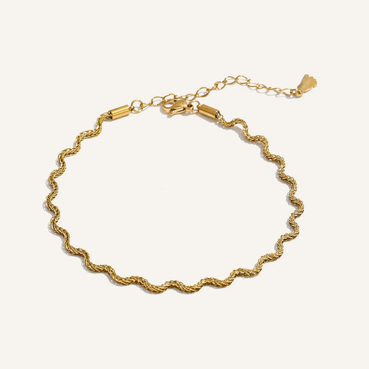 Anklet with twisted chain, gold tone, on a light background – Charmhabit