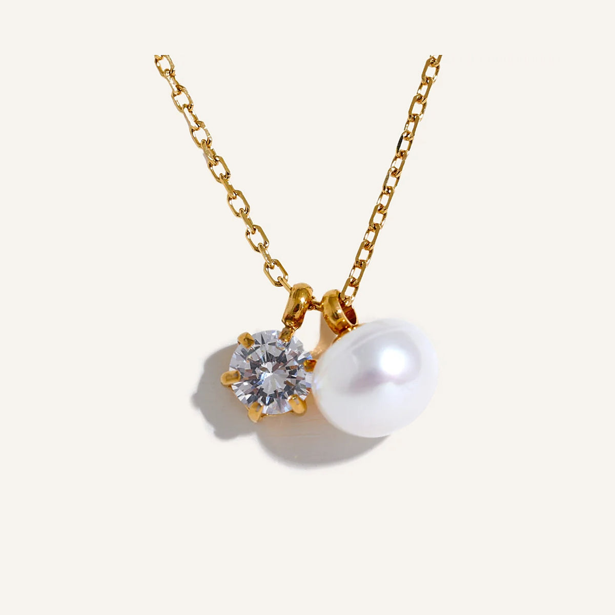 Collier avec pendentif perle et zircon, doré – Charmhabit