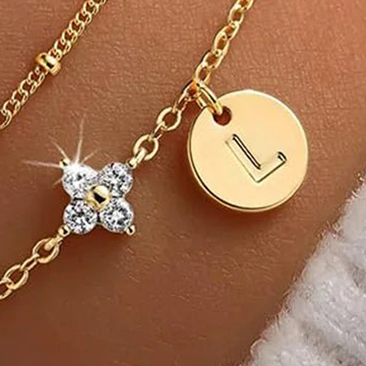 Kleeblattarmband mit Initiale, Buchstabe L, goldfarben – Charmhabit
