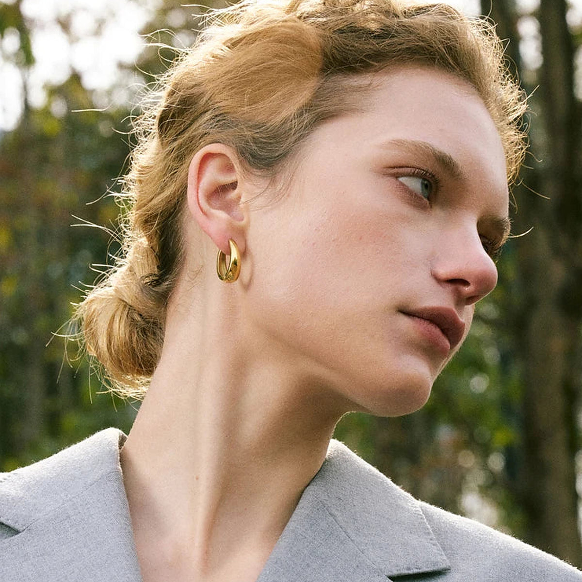Small hoop earrings, gold tone, worn in the ear – Charmhabit