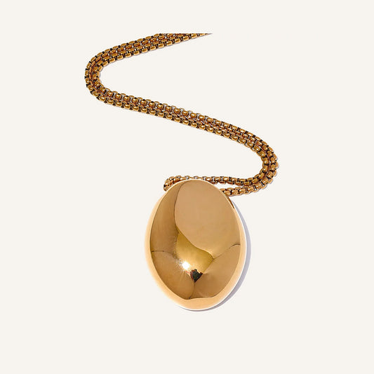 Long necklace with smooth oval pendant in gold tone – Charmhabit
